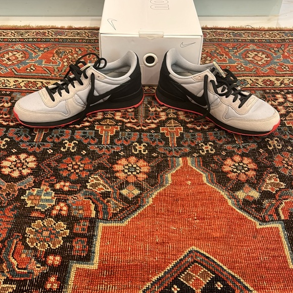 NIB Custom designed Nikes - Picture 2 of 6